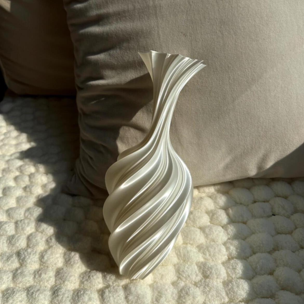 White Elegant 3D-Printed Swirl Flower Vase