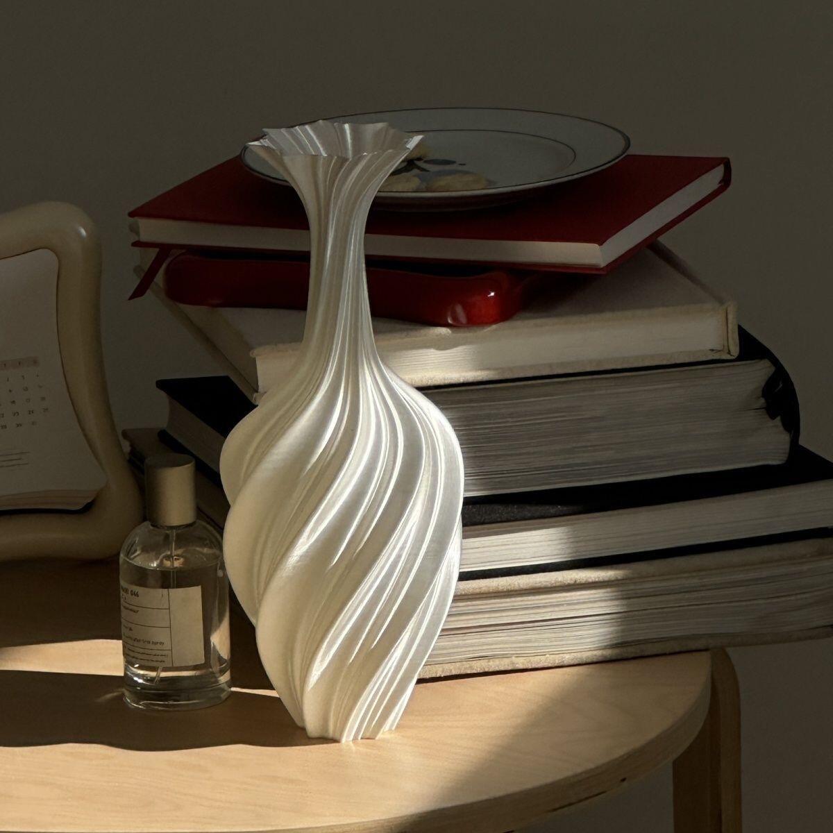 White Elegant 3D-Printed Swirl Flower Vase